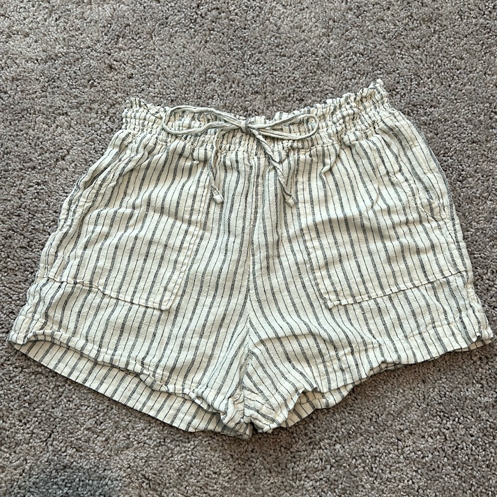Women time and tru linen shorts in size xs (0-2). NWOT
